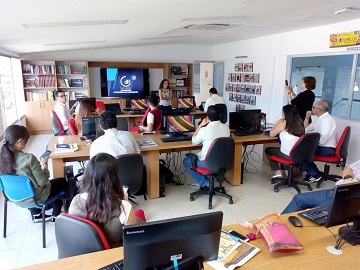 Foto tipo d dia del periodista aniversario plataforma