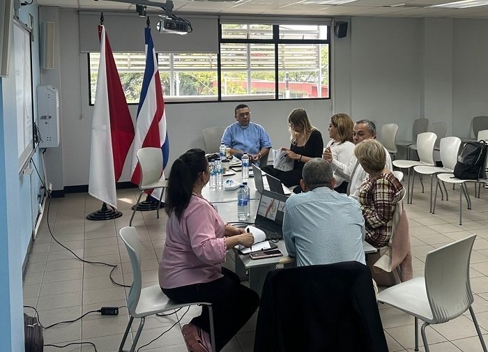 Foto Tipo In3 rector Costarica