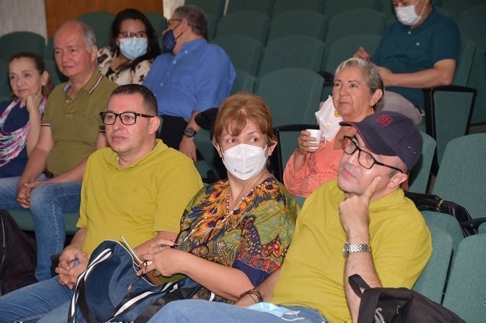 Tipo Interna5 dia del Periodista