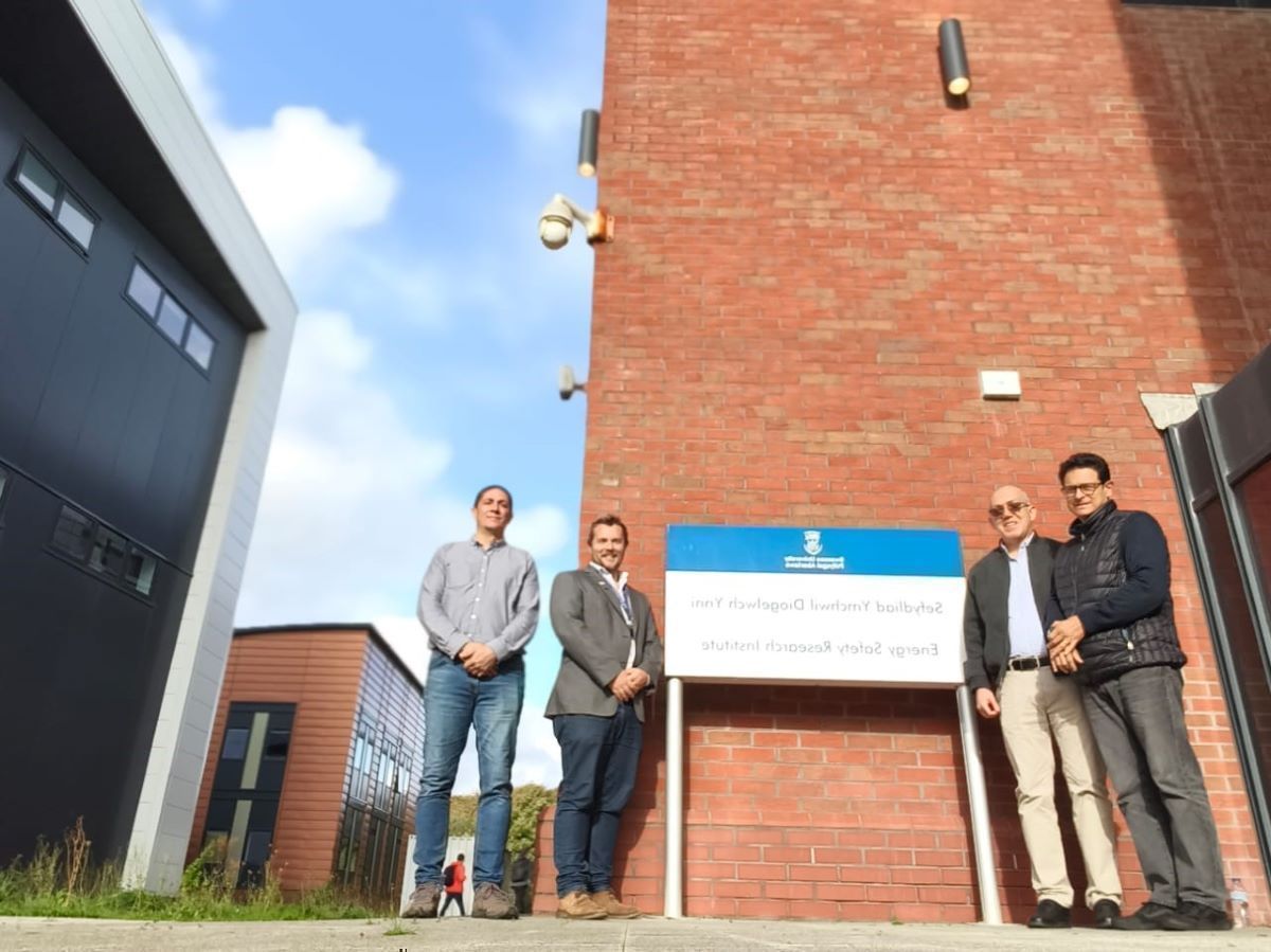University of Swansea, Pais de Gales. Prof Oscar Vasco, Prof James Courtney, prof Whady Florez, Prof Vladimir martinez