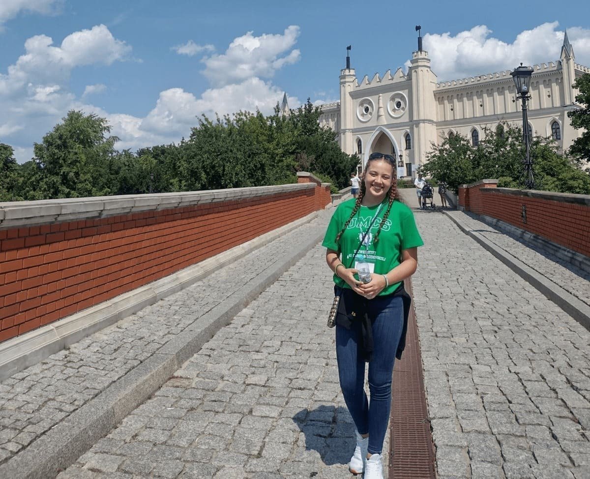 Isabella posando en polonia