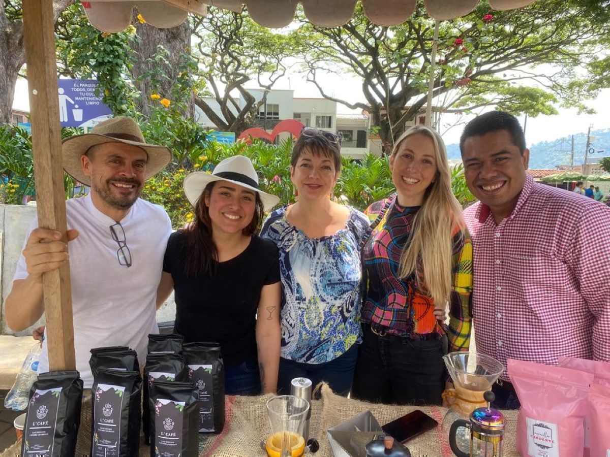 En el municipio de Betania, suroeste antioqueño, zona reconocida por la fertilidad de sus suelos, se aplicaron cerca de 78 encuestas semiestructuradas para identificar en qué temas querían capacitarse los caficultores.