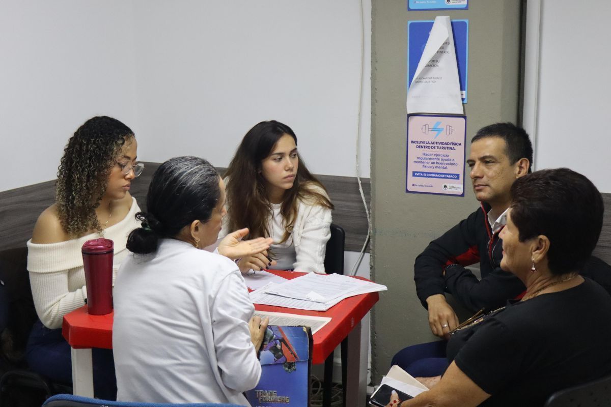 Los resultados del proyecto se reflejan en la formación de los estudiantes, quienes desarrollan habilidades jurídicas en escenarios reales, fortaleciendo su sensibilidad social.