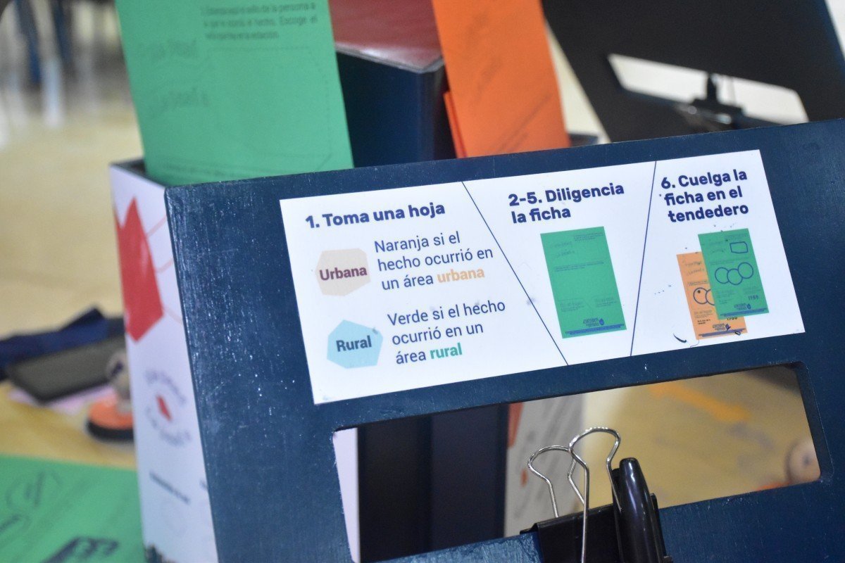 Tras el conversatorio, se inauguró la exposición de las obras artísticas en la Biblioteca de la Institución Universitaria Pascual Bravo.