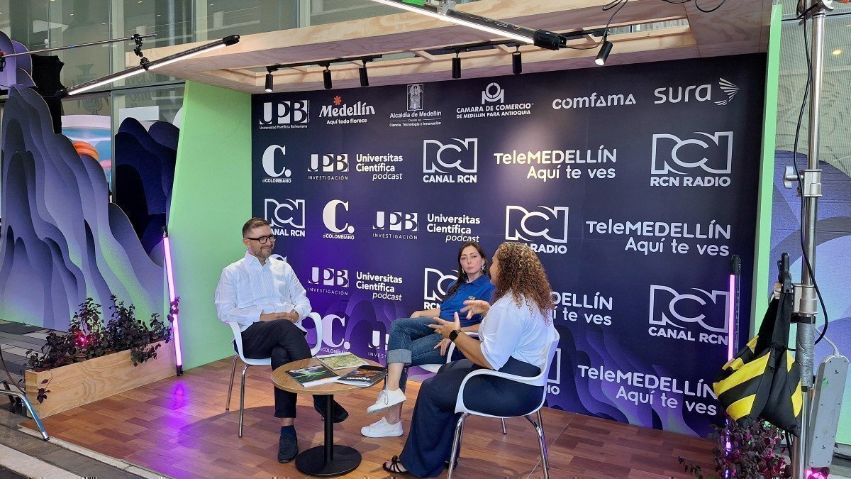 Beatriz E. Marín, Alicia Krikorian y Erik Díaz Fuentes dialogaron sobre economía silver, longevidad y experiencias.