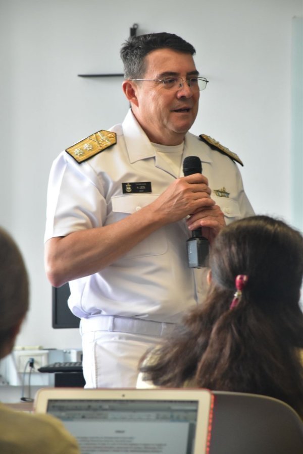 La Armada Nacional también estuvo presente, con la participación del Contralmirante Hermann Aicardo León Rincón.