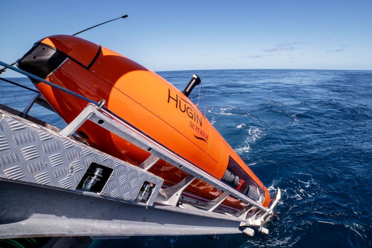 Hugin – AUV (vehículo subacuático autónomo) / fotografía: Alex Ingle/ Schmidt Ocean Institute.